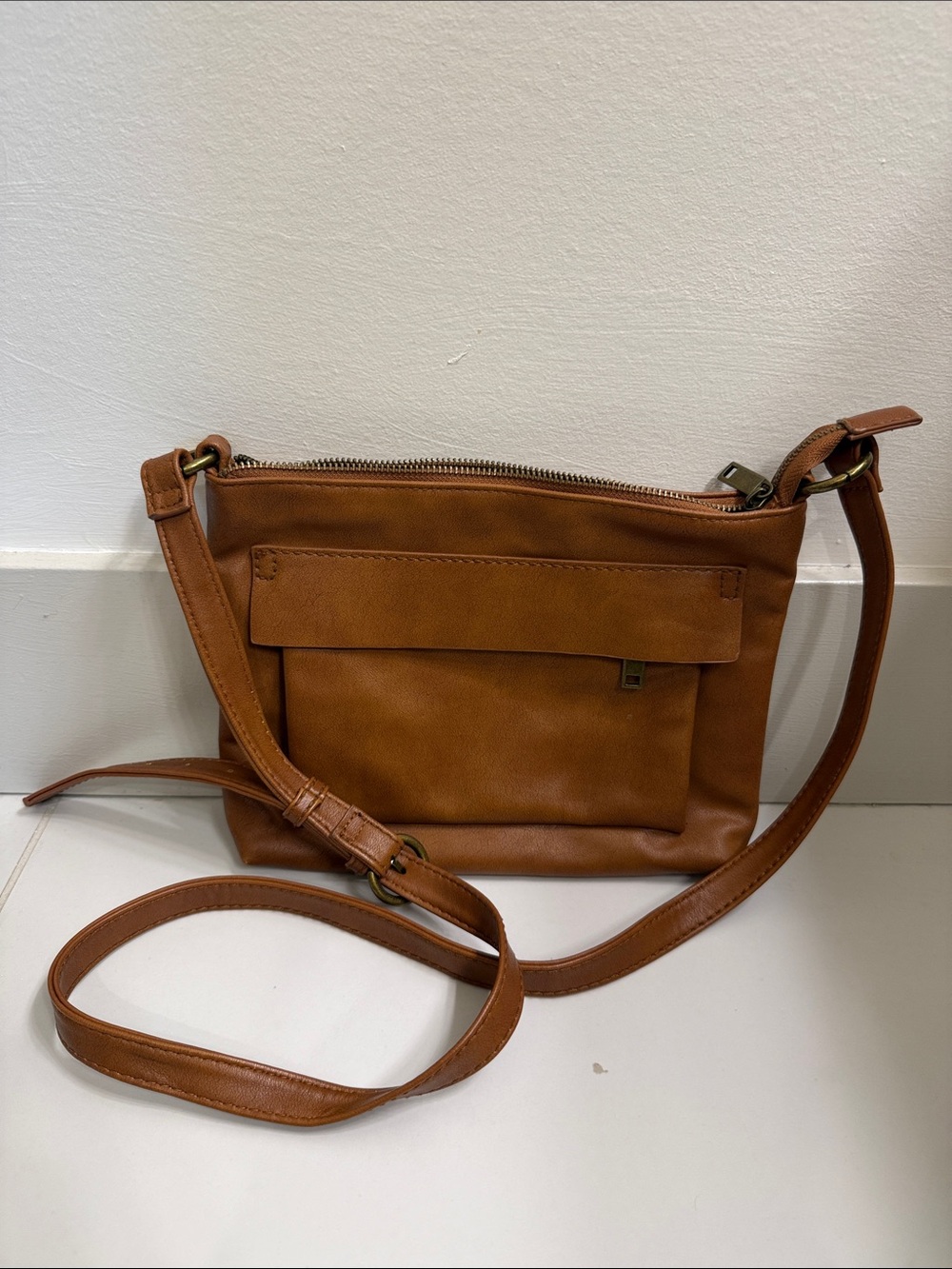 Universal Thread Tan Leather Crossbody Bag